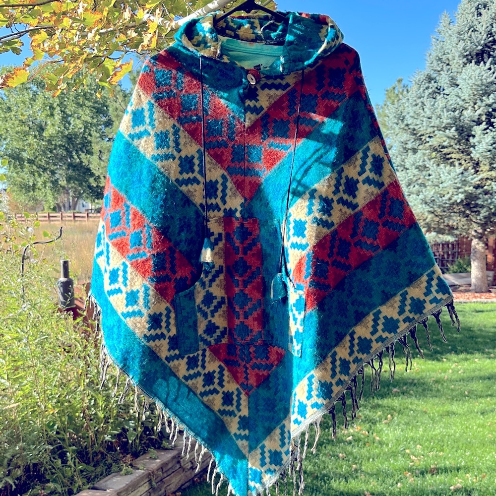 Poncho with Aztec pattern - Picture 5 of 7